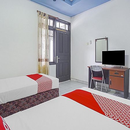Oyo Life 90589 Palem Garden Hotel Tulungagung Esterno foto