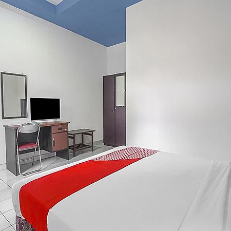 Oyo Life 90589 Palem Garden Hotel Tulungagung Esterno foto