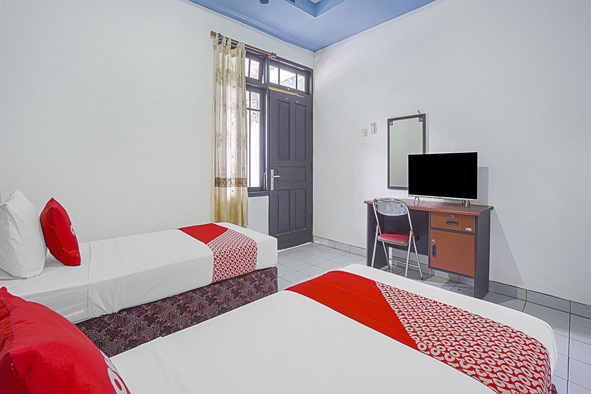 Oyo Life 90589 Palem Garden Hotel Tulungagung Esterno foto