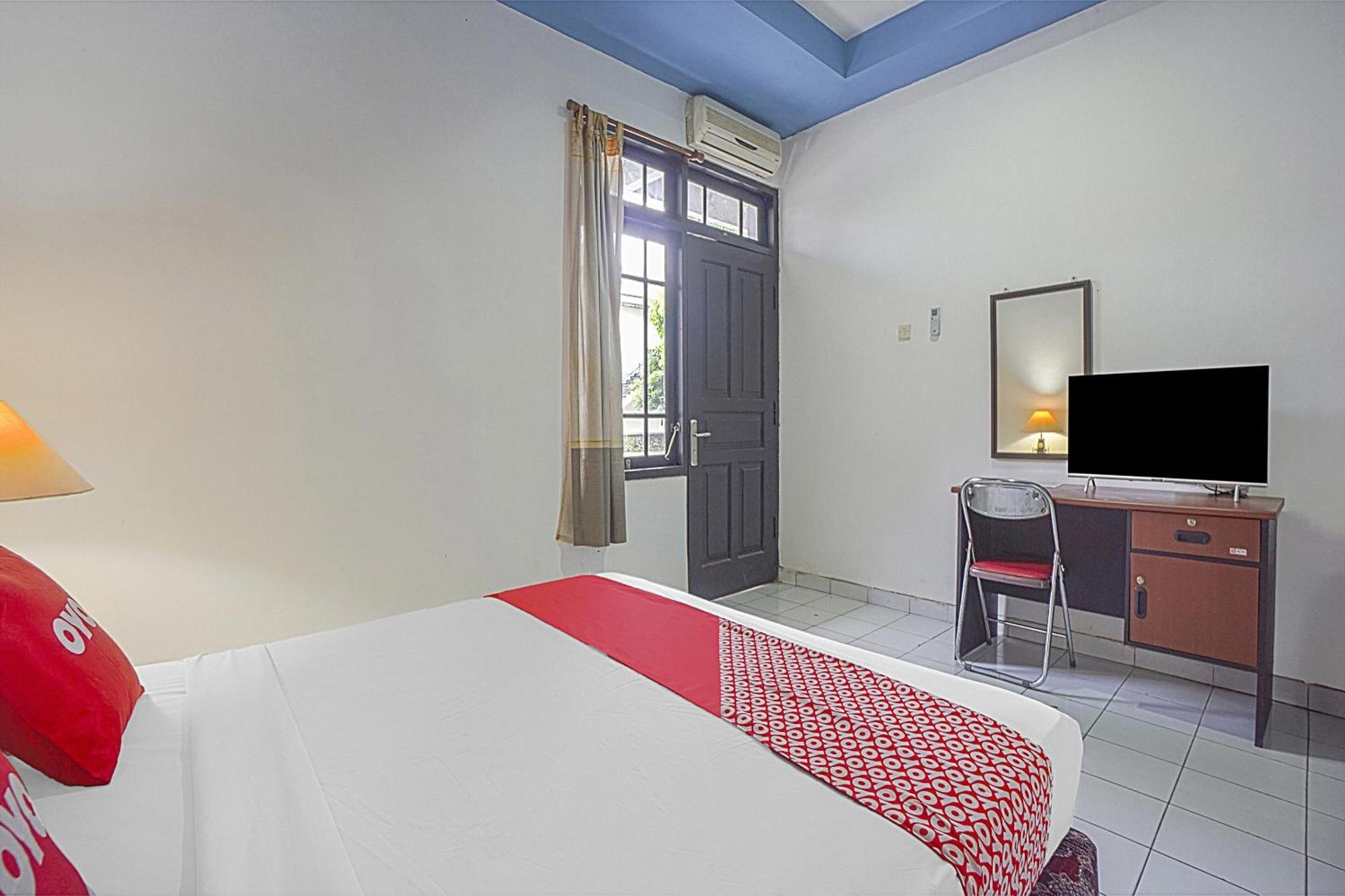 Oyo Life 90589 Palem Garden Hotel Tulungagung Esterno foto