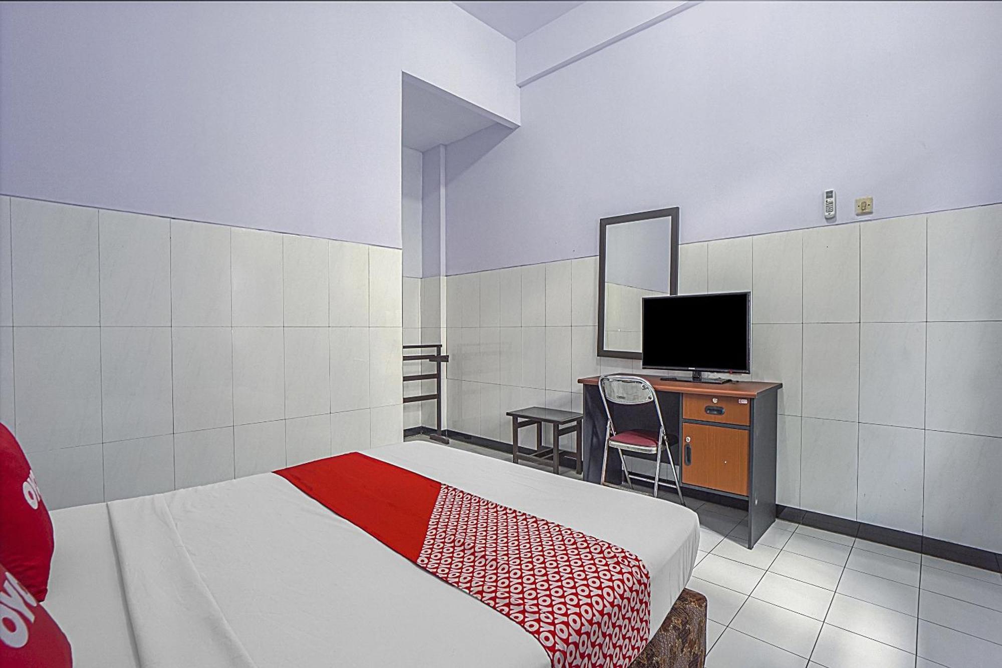 Oyo Life 90589 Palem Garden Hotel Tulungagung Esterno foto