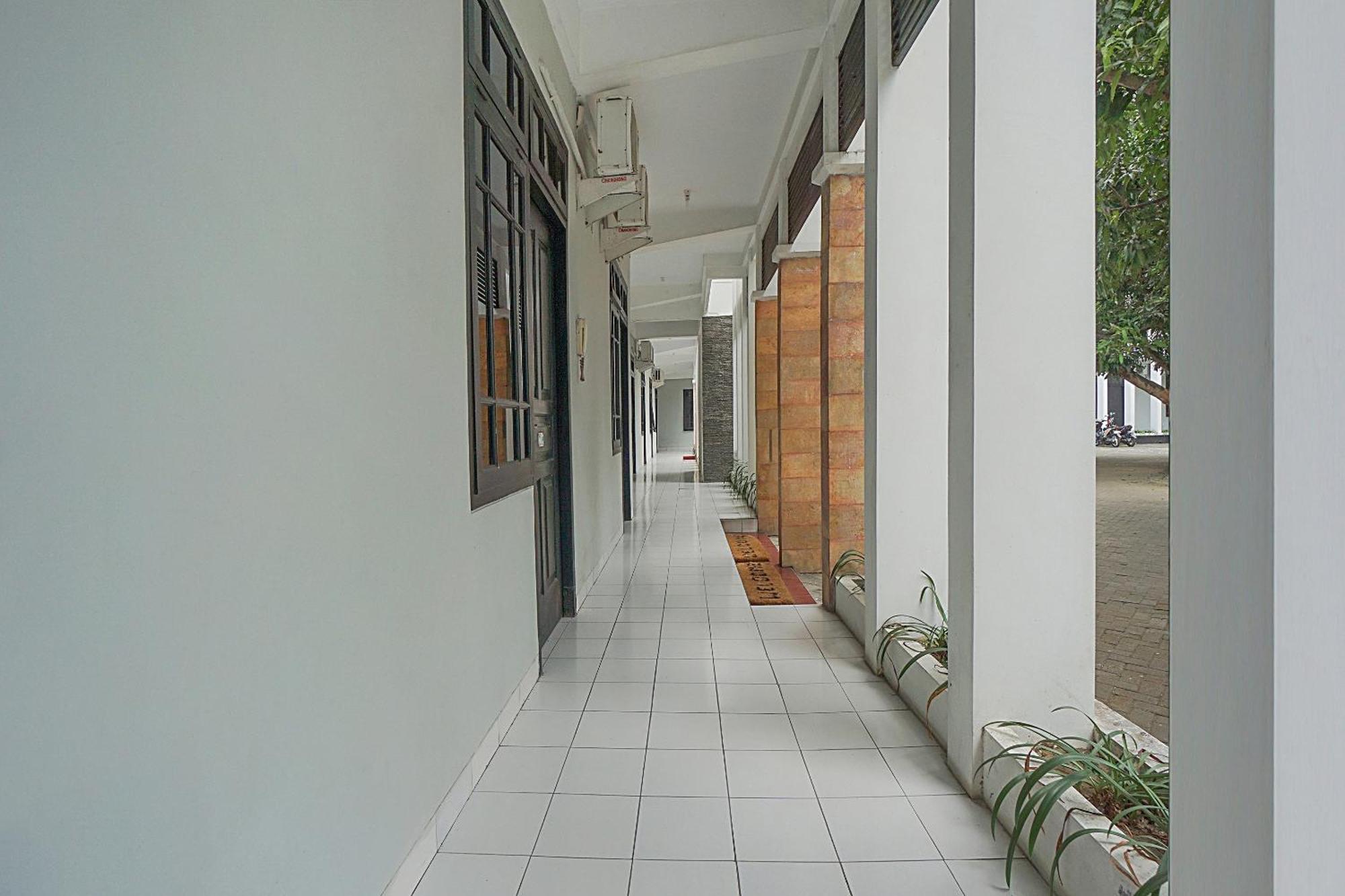 Oyo Life 90589 Palem Garden Hotel Tulungagung Esterno foto