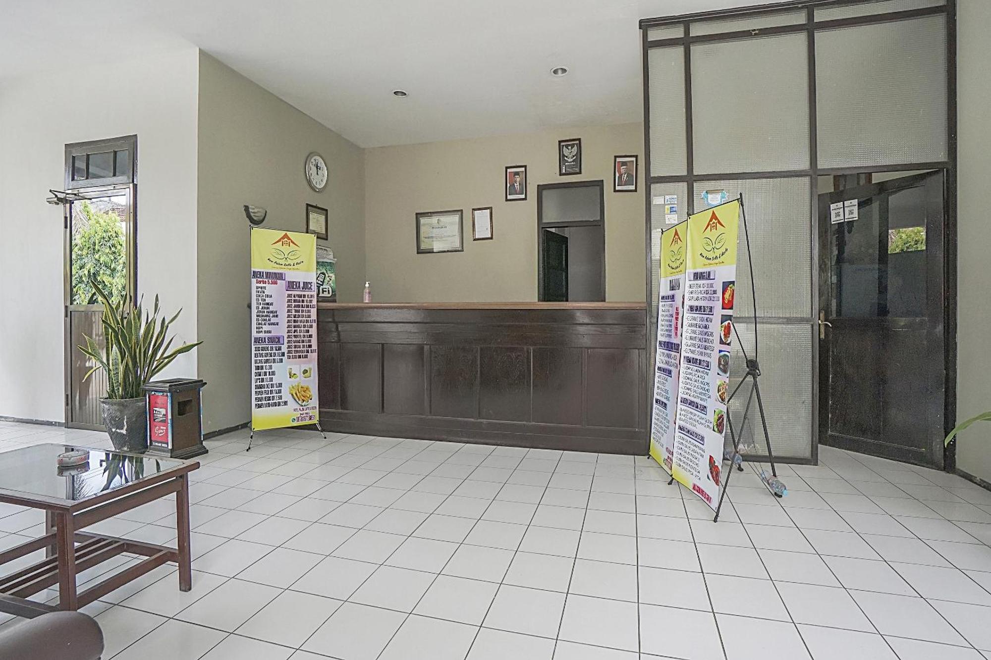 Oyo Life 90589 Palem Garden Hotel Tulungagung Esterno foto